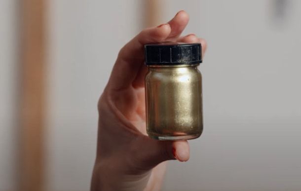 Gold mica powder.
