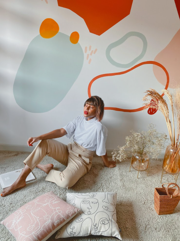 Lari's rituals and personal style are strongly connected to the content she produces.