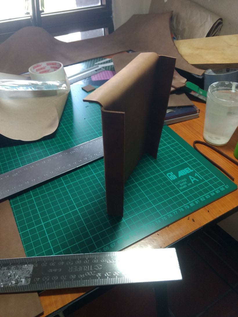 Mi Proyecto del curso: Creación de bolsos de cuero artesanales para principiantes 3