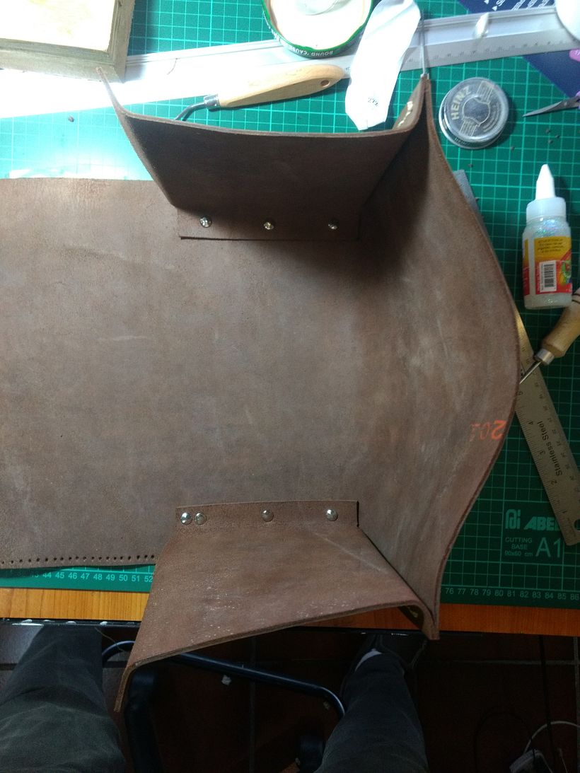 Mi Proyecto del curso: Creación de bolsos de cuero artesanales para principiantes 6
