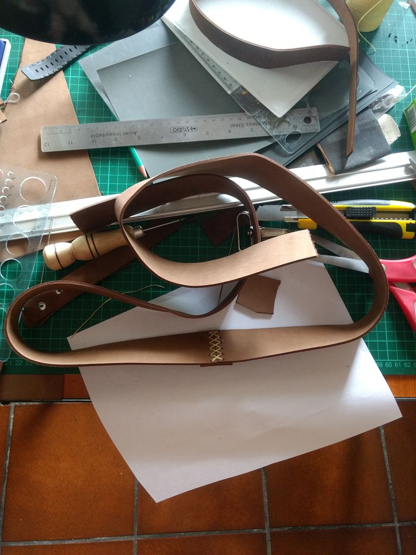 Mi Proyecto del curso: Creación de bolsos de cuero artesanales para principiantes 16