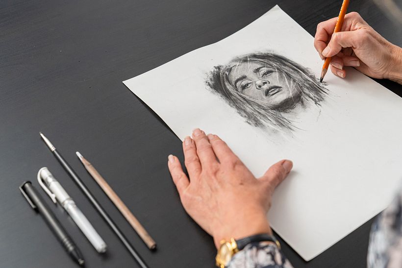 Retrato por Sarah Stokes.