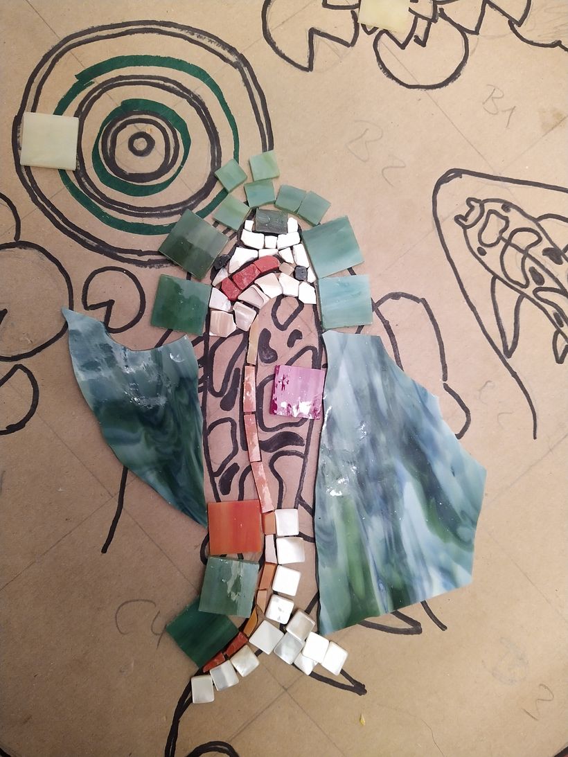 Mother of pearl is a nightmare to cut. It breaks so easily. But the spine already brings life to the fish.