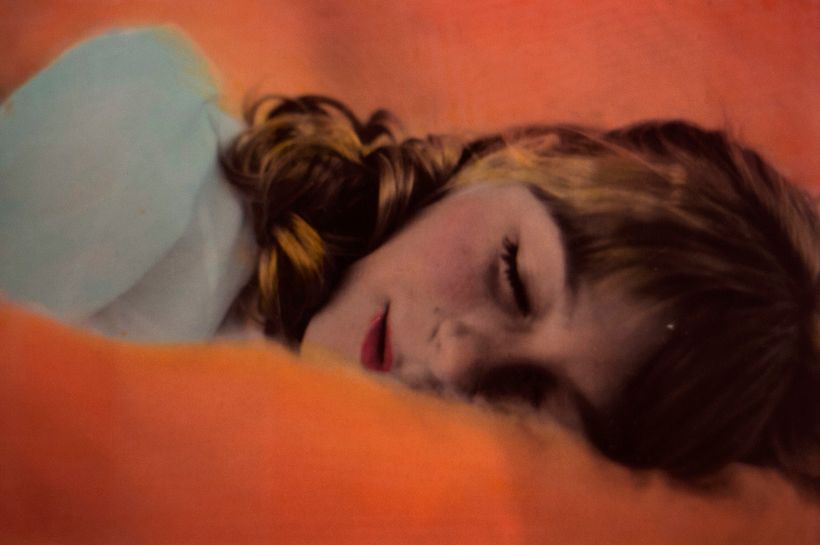 El coloreado manual a través de la acuarela es la técnica que más utiliza Carine Wallauer.