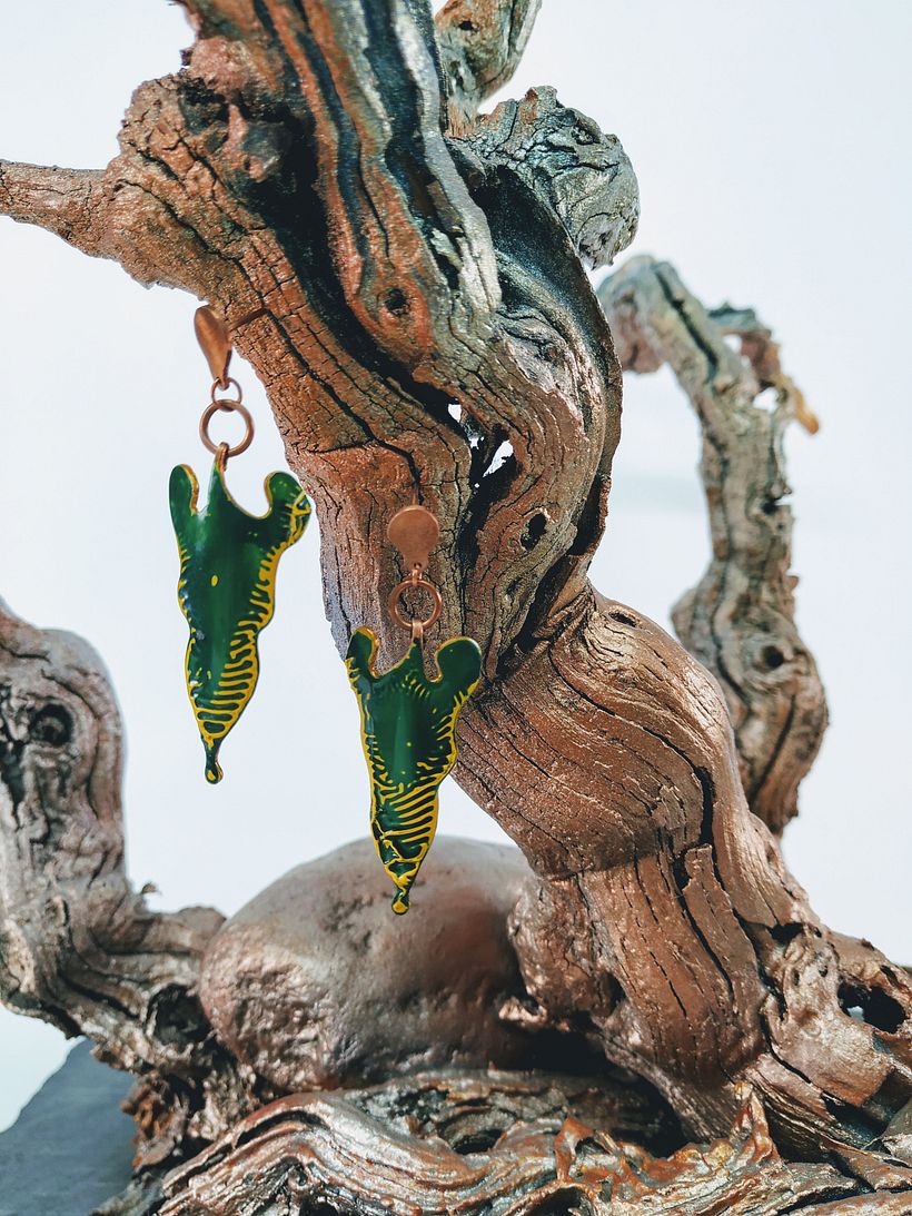 Pendientes de cobre con pátina de laca japonesa