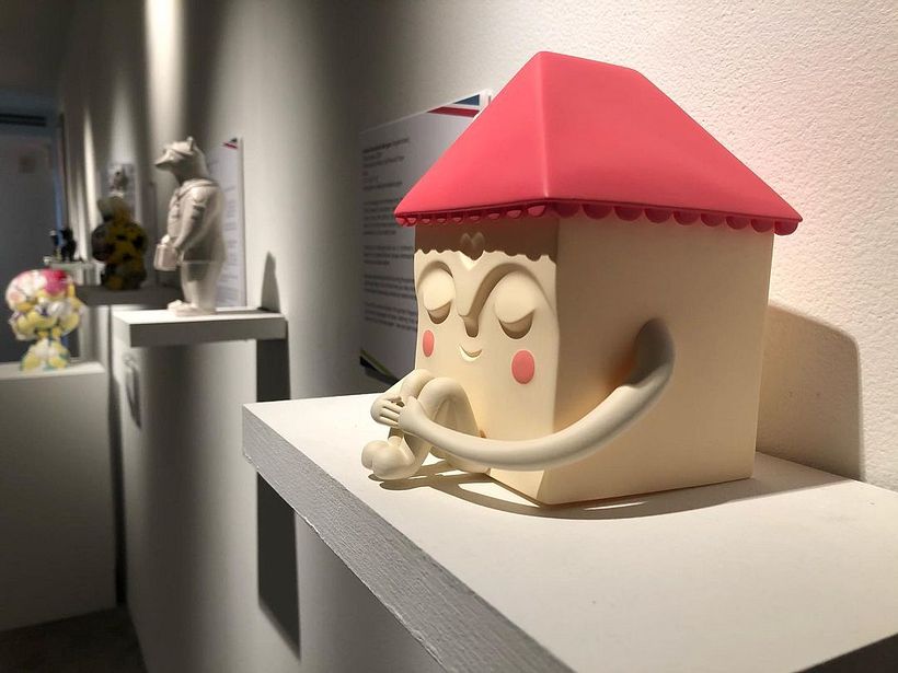 Stay home vinyl toy 1