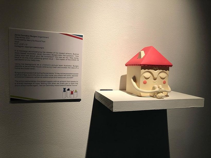 Stay home vinyl toy 3