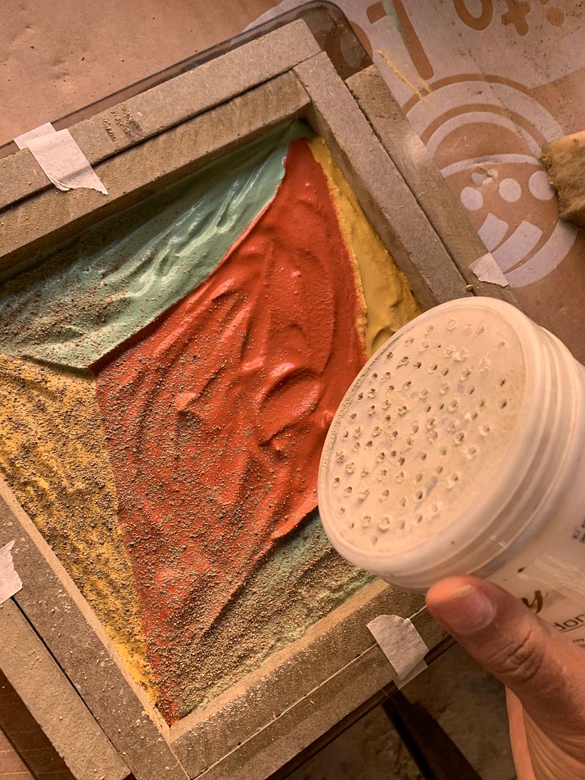 Hice mi propio salero con un frasco reciclado y los orificios con una taladro. 