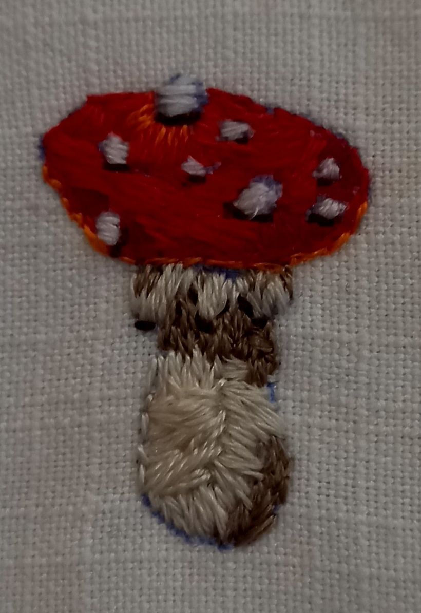 Mi Proyecto del curso: Bordado en miniatura: crea joyas textiles 4