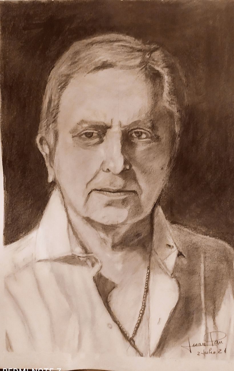 Mi Proyecto del curso: Retrato realista al carboncillo 5