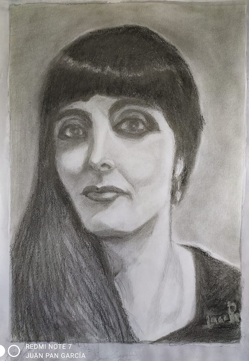 Mi Proyecto del curso: Retrato realista al carboncillo 8