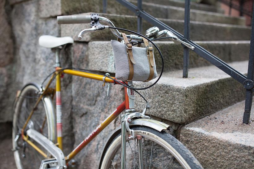 Bicycle bag made of Mexican nylon yarn.