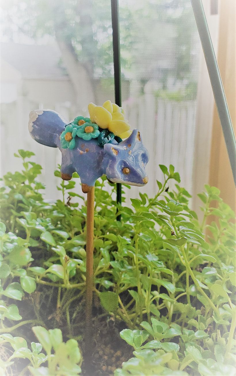 Fox for planter
