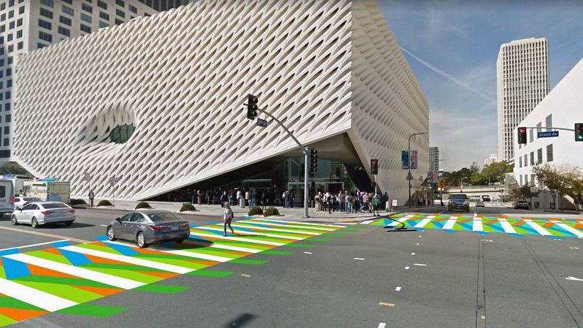 Una avenida en Los Angeles intervenida por Cruz-Diez.