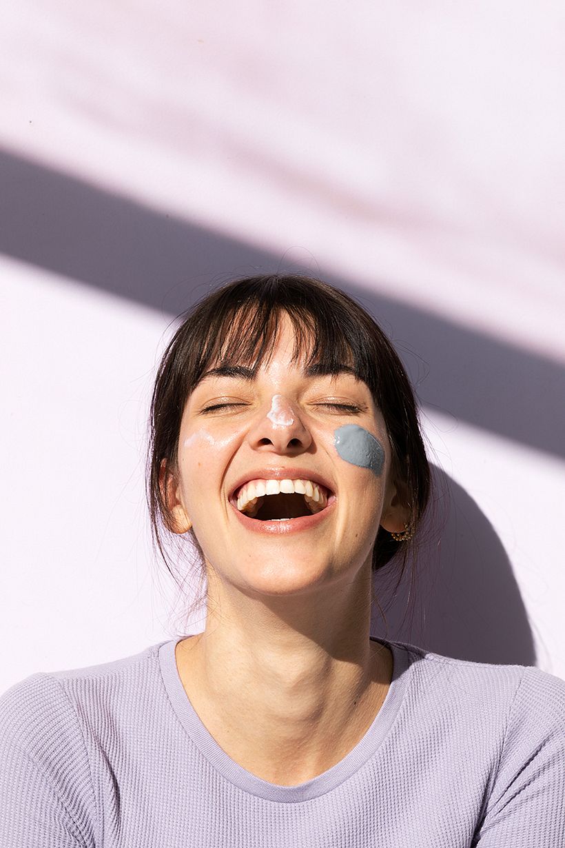 La luz dura hace que la piel parezca reluciente. Foto: Mina Barrio.