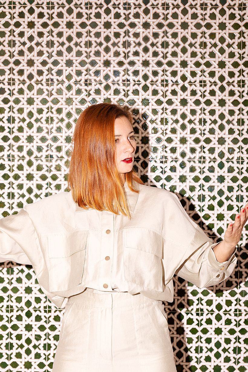 La luz dura también se utiliza en fotografía de moda. Foto: Mina Barrio.