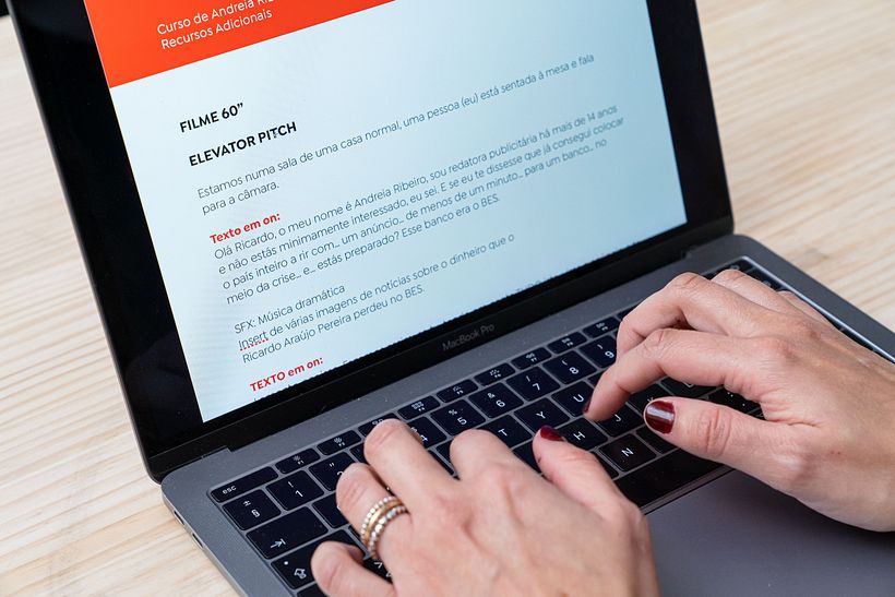 O elevator pitch é um formato de apresentação no qual você define, com poucas palavras uma ideia ou projeto