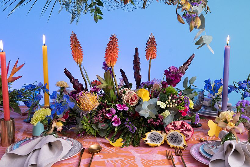O design floral é a arte de criar belas composições com flores e adereços