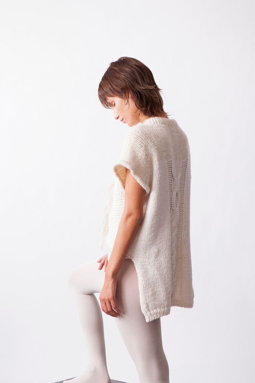 Jersey chaleco con tapiz blanco roto y huesos de porcelana de ANDRESGALLARDO