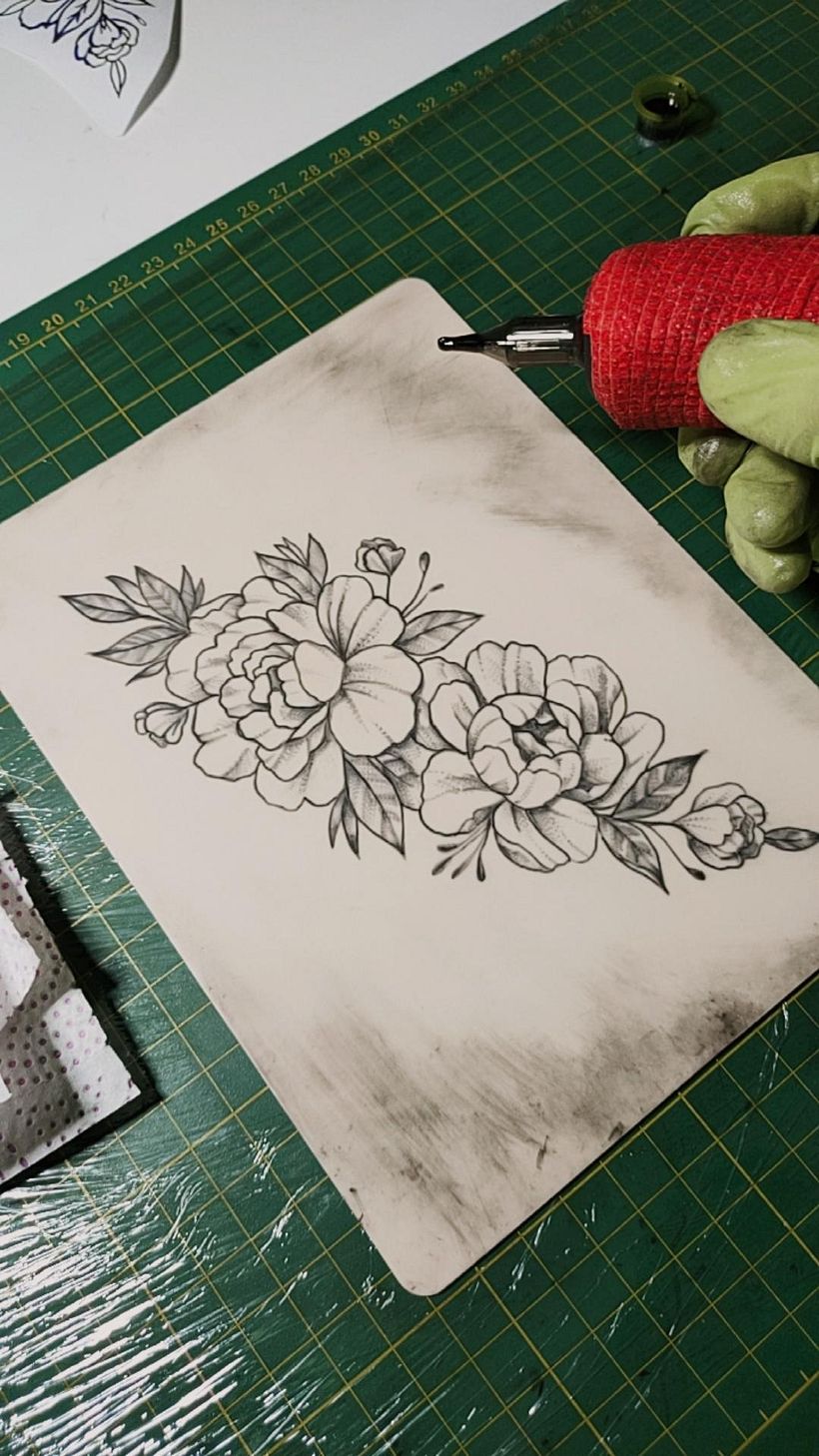 Mi Proyecto del curso: Tatuaje botánico con puntillismo 1