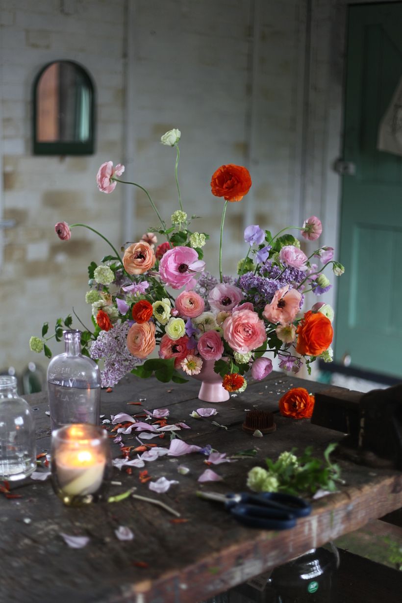 Signature bowl arrangement using chicken wire and a pin frog