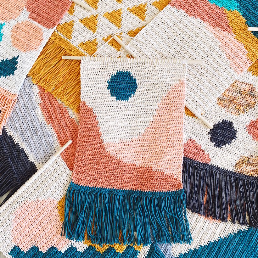 Así luce un tejido de intarsia crochet. Por Flor Samoilenco.