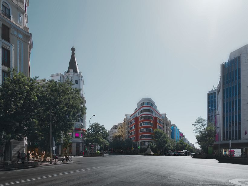 Foto 7. Esquina entre Goya, Alcalá. De frente el monumento a Goya y el edificio Castaño.
