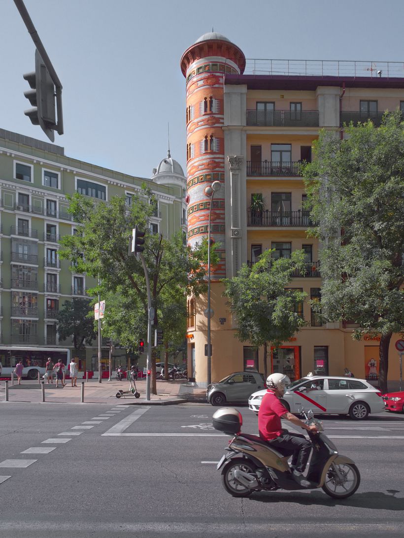 Foto 8 Casa de las Bolas torreón este visto desde la acera de Goya junto a la puerta de El Corte Inglés.