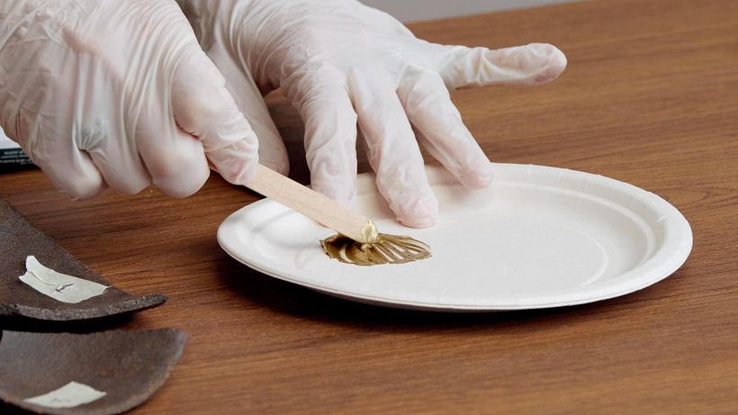 Prepare the glue by mixing it with the gold dust