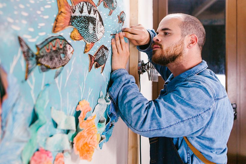 El artista y profesor de Domestika Pablo Salvaje es especialista en xilografía.