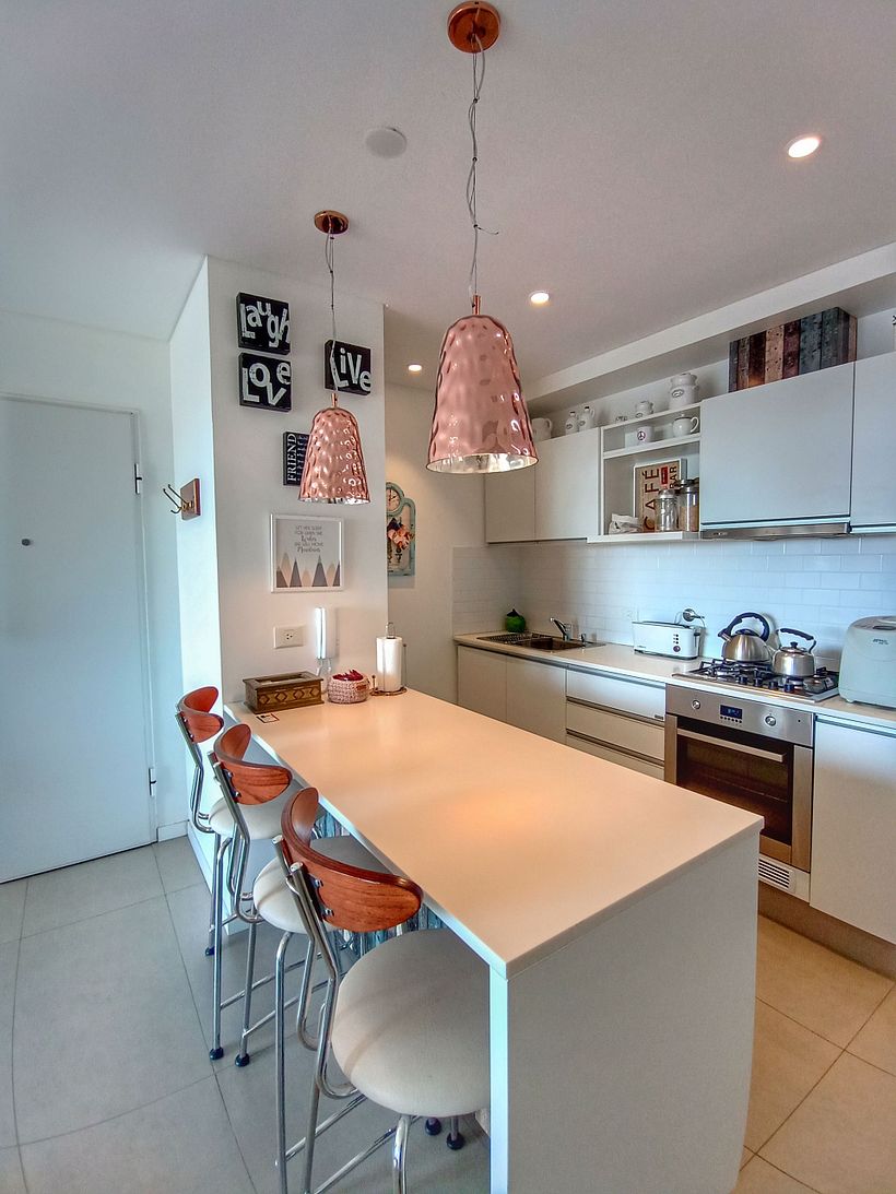 Cocina, isla/mesada desayunadora.