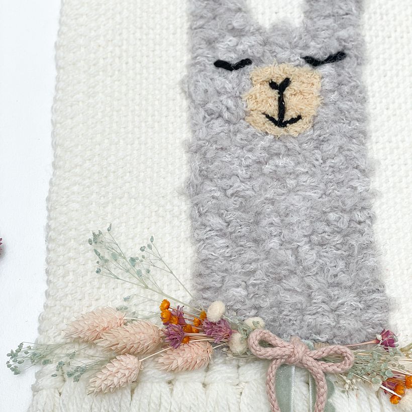 Tapiz decorativo bordado Llama  3