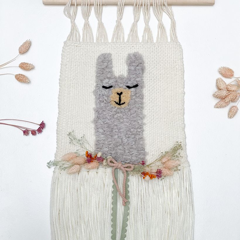 Tapiz decorativo bordado Llama  5