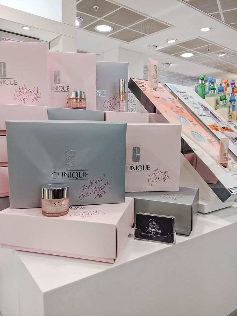 Personalising Christmas gift boxes for Clinique with the Modern Calligraphy Co.