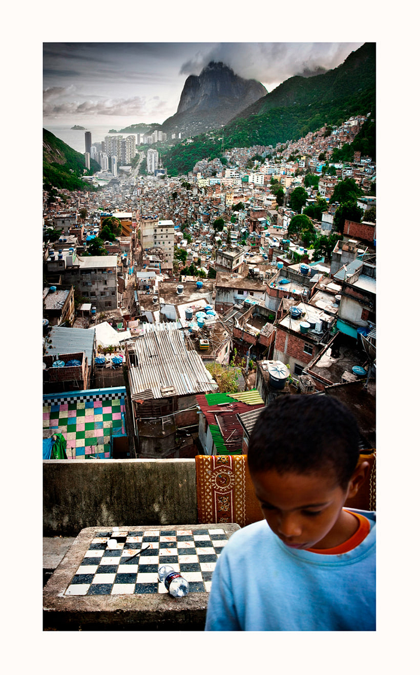 “Entre Morros” the book by Cláudia Jaguaribe.