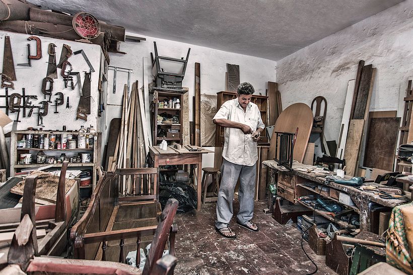 Arlindo, marceneiro na cidade de São Paulo.