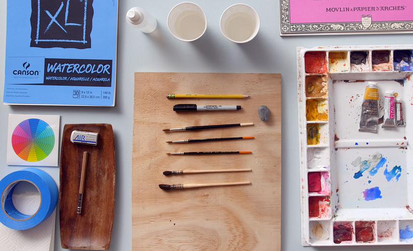 Geoff uses the above pencils and paintbrushes.