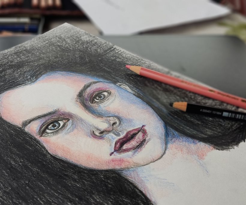 Mi Proyecto del curso: Retrato creativo en claroscuro con lápiz 3