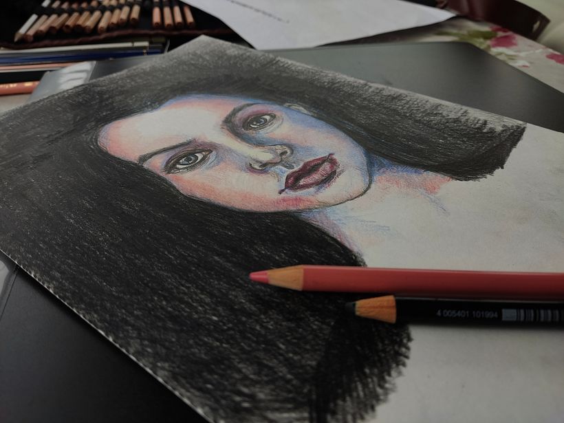 Mi Proyecto del curso: Retrato creativo en claroscuro con lápiz 4