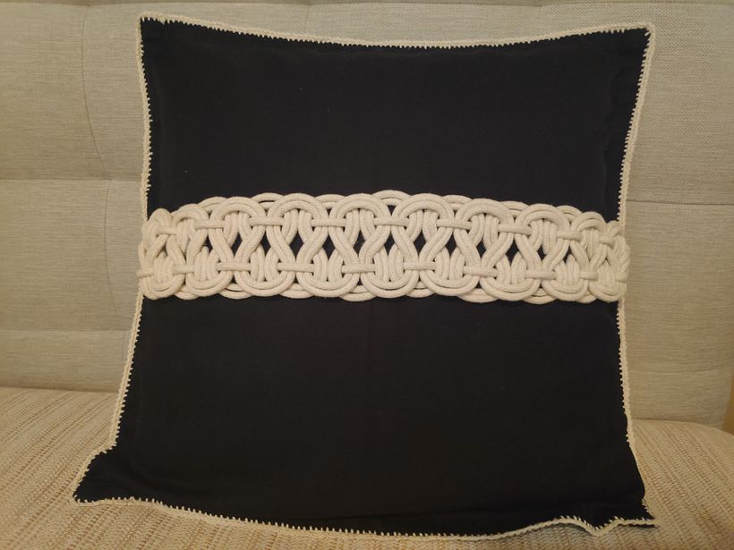 Almofada com barra em macramé 2