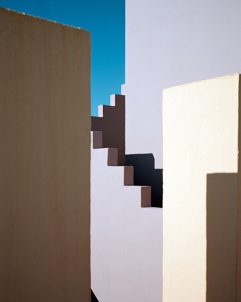 Kırmızı Duvar  13