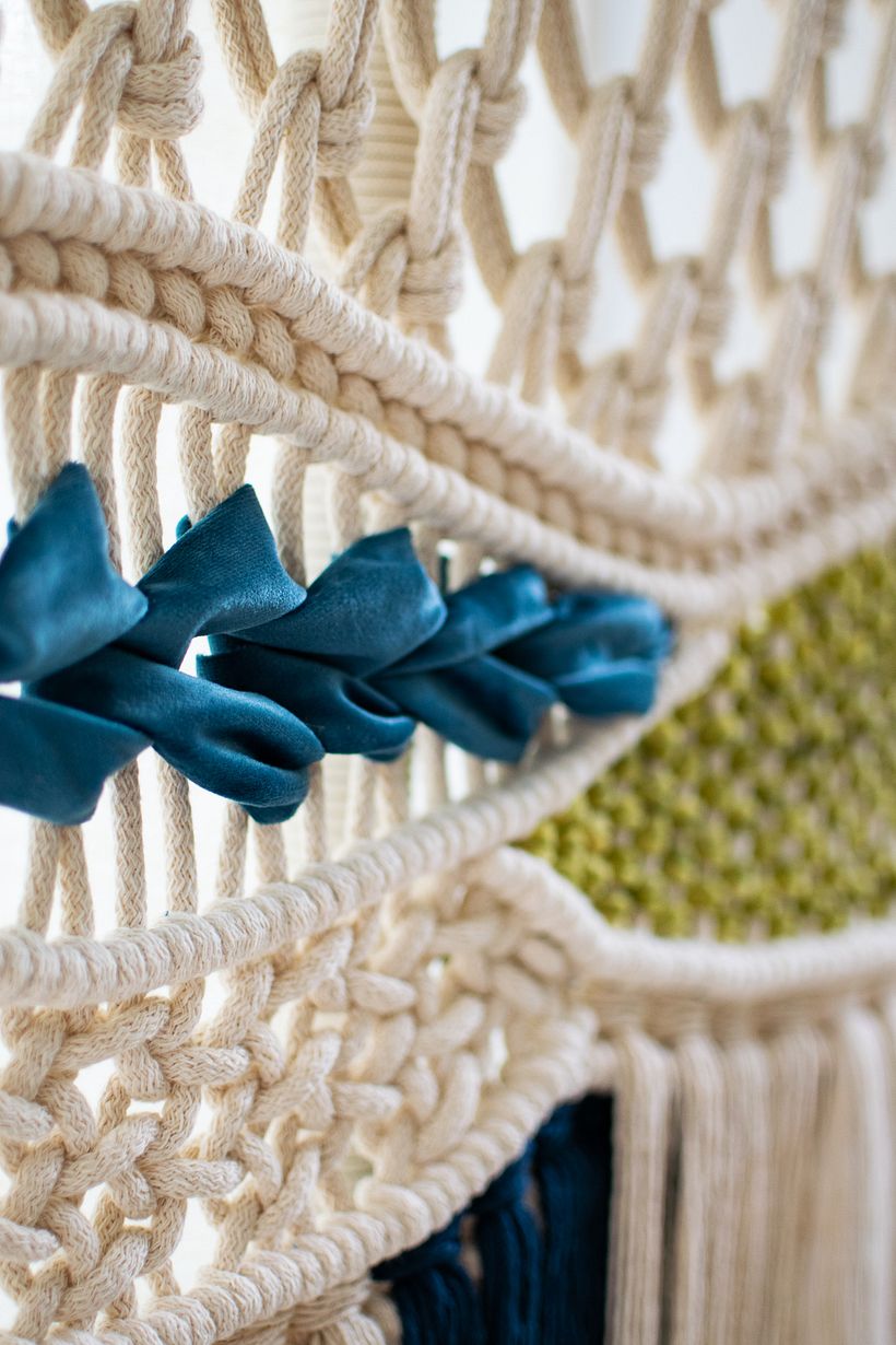 Detalle de trenza en terciopelo