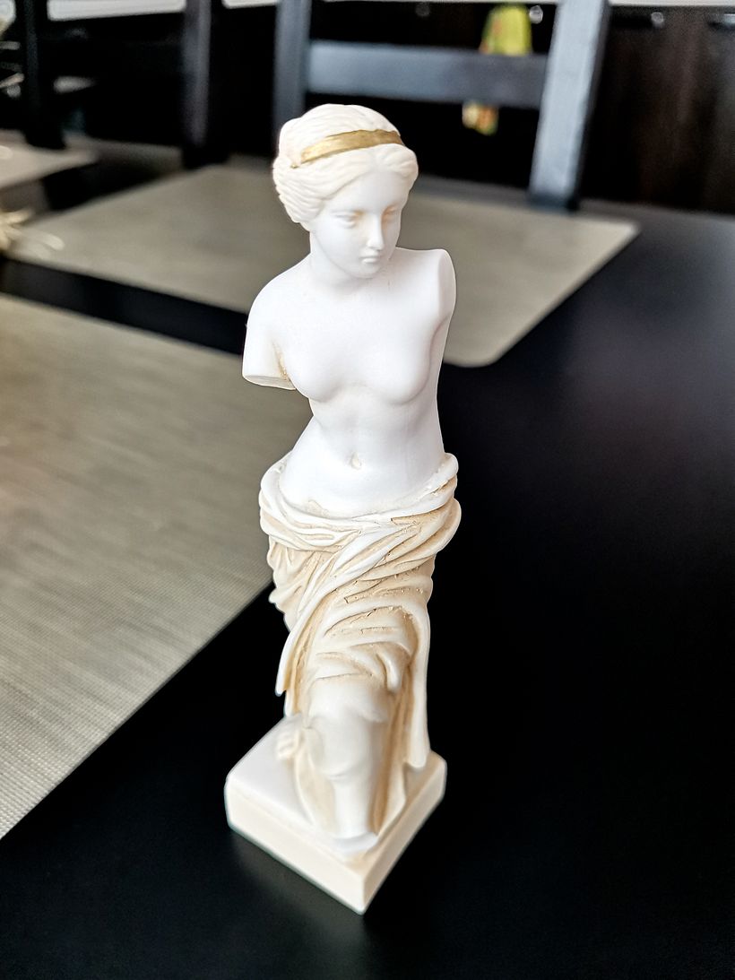 Real model reference, height 16 cm.