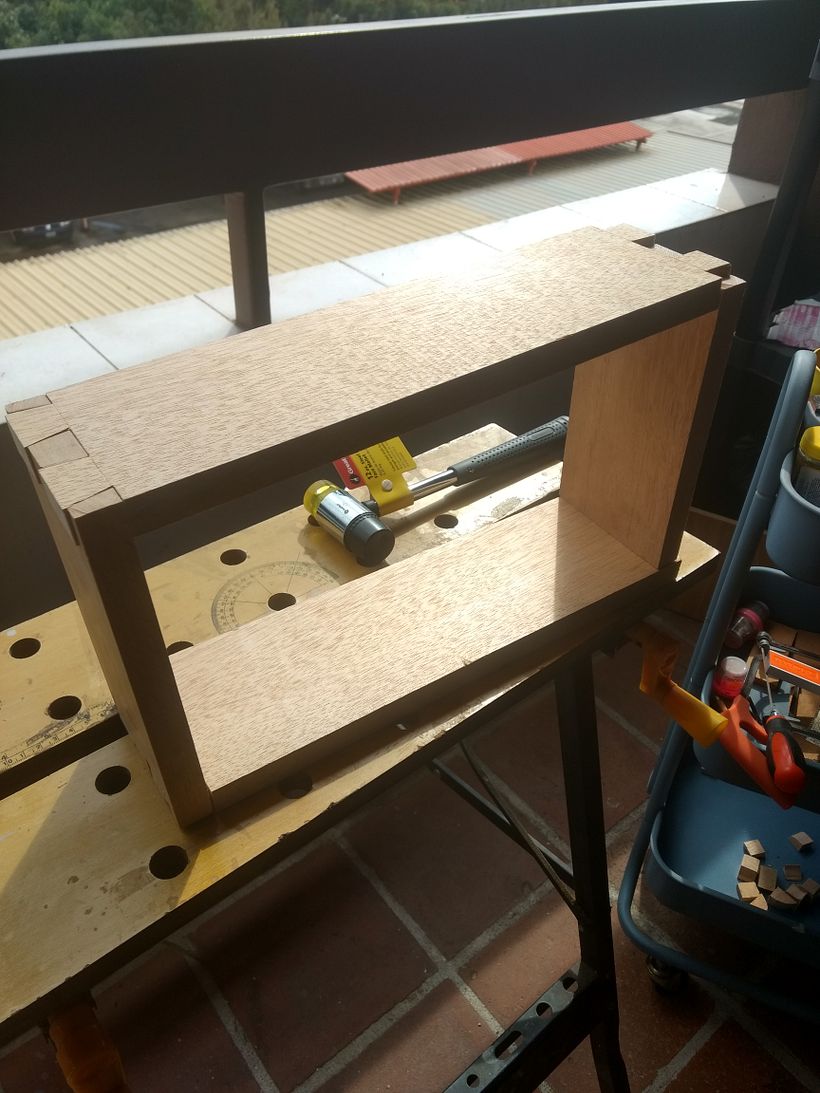 Vista de un ensamble parcial de la carcasa