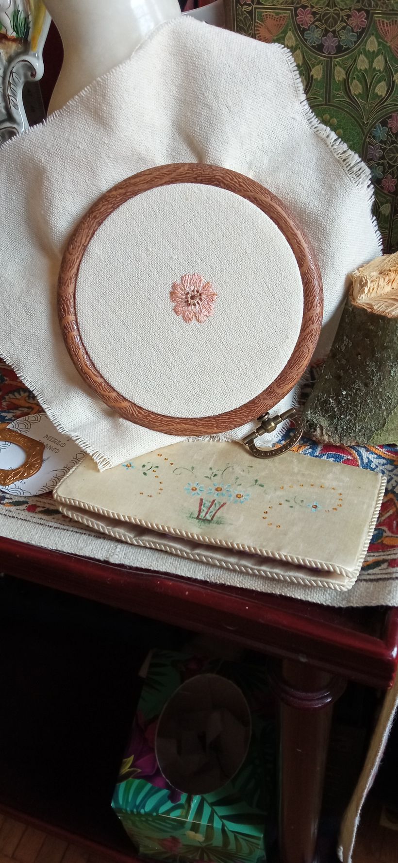 Mi Proyecto del curso: Bordado en miniatura: crea joyas textiles 8