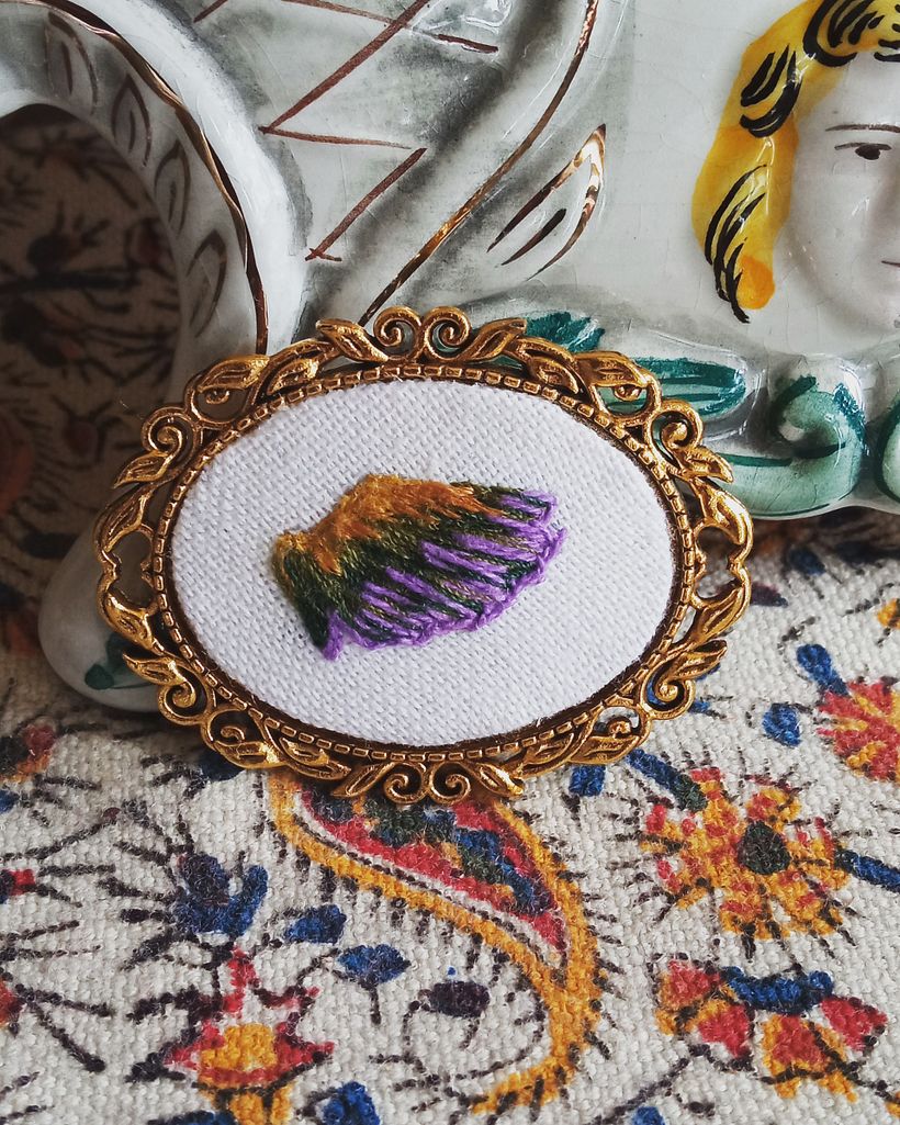 Mi Proyecto del curso: Bordado en miniatura: crea joyas textiles 6