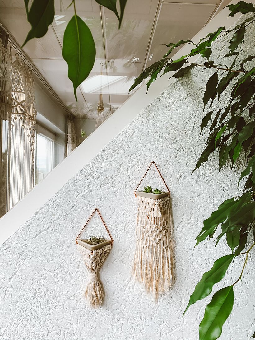 Mein letztes DIY Experiment: Eine Wandhalterung für kleine Sukkulenten mit Makramee Garn verschönern.