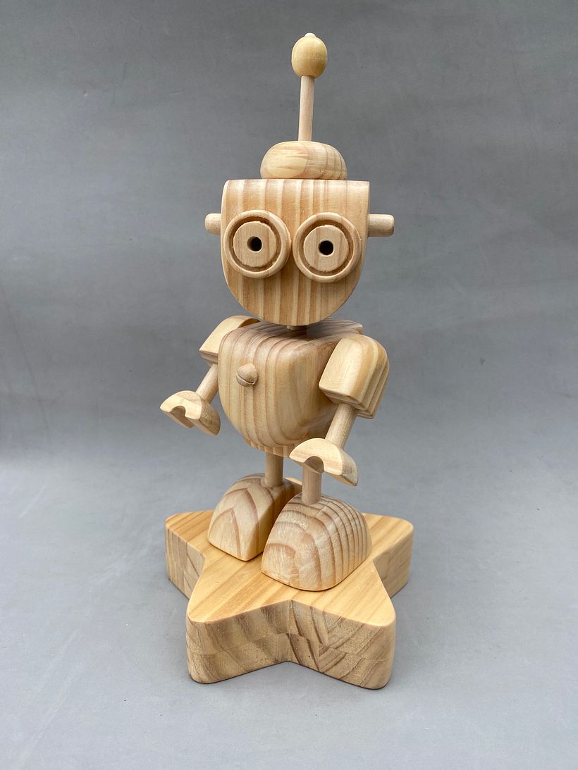 JAMIU robot de madera sobre base 