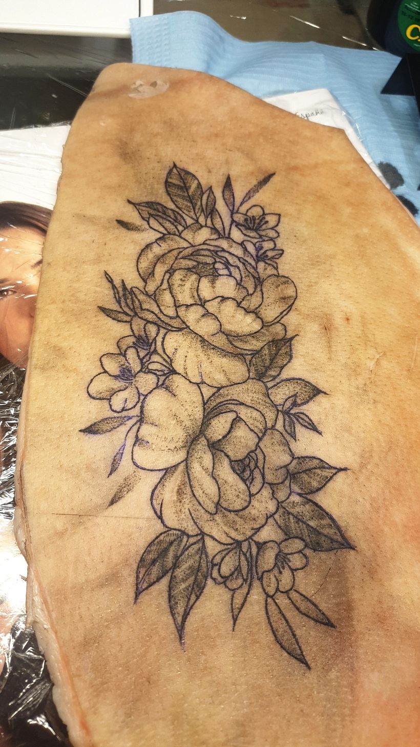 Mi Proyecto del curso: Tatuaje botánico con puntillismo 1