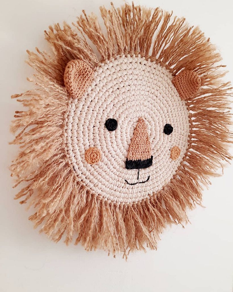 León de pared por Tienda Maruca.